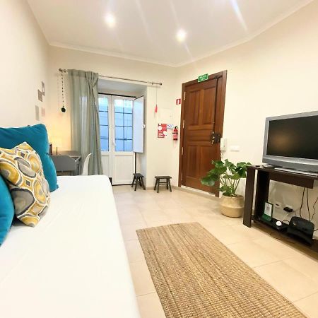 Apartment In The Center Next To The Parliament Lisbon Luaran gambar